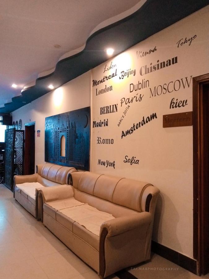 Republika Urban Hotel By Summit Resorts 아보타바드 외부 사진